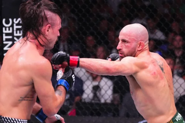 UFC 325: Diego Lopes quebra os dois pés em derrota na luta principal
