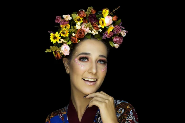 Aprenda a fazer um make de musa floral para arrasar no bloquinho