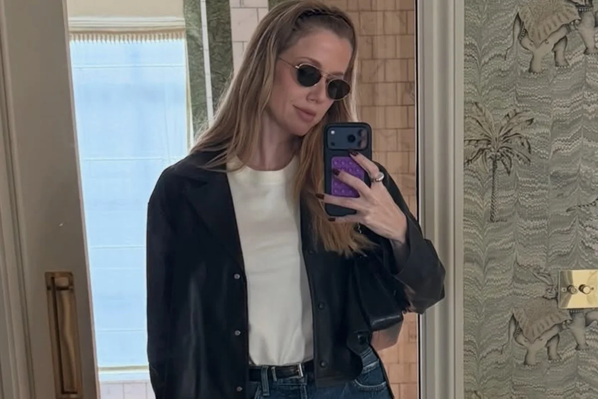 Gabriela Prioli faz selfie no espelho Gabriela Prioli faz selfie no espelho