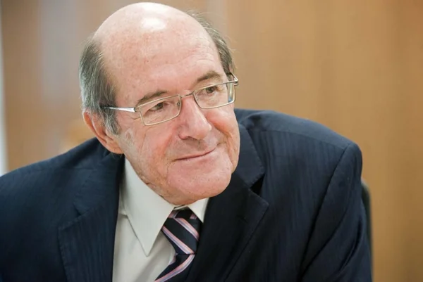 Ex-deputado distrital Wasny de Roure testa positivo para coronavírus