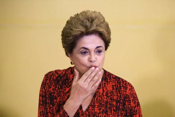 Presidente da Câmara anula processo de impeachment de Dilma