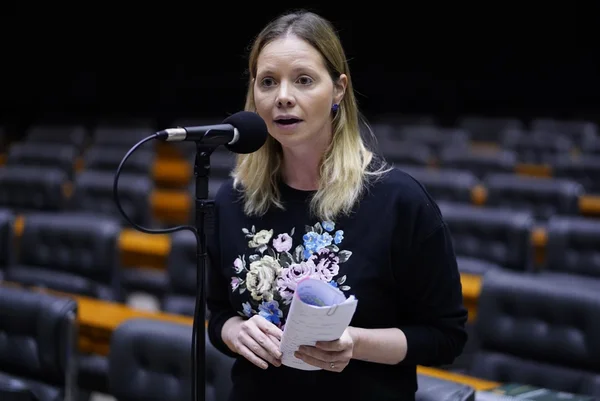 A deputada Dani Cunha, do União Brasil do Rio de Janeiro, discursa no plenário da Câmara