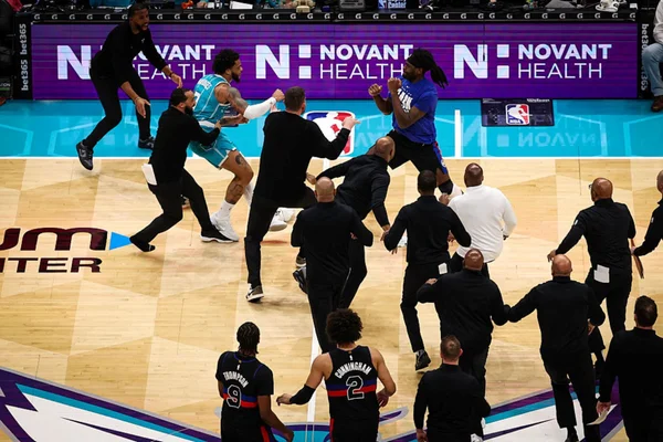 NBA: briga generalizada interrompe partida entre Pistons e Hornets