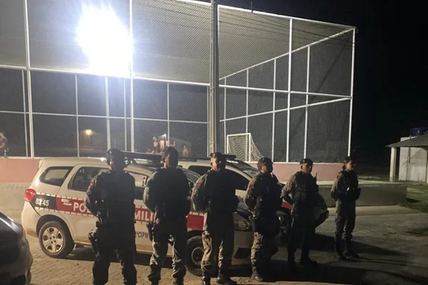 Imagem colorida de militares da Polícia Militar da Paraíba - Metrópoles