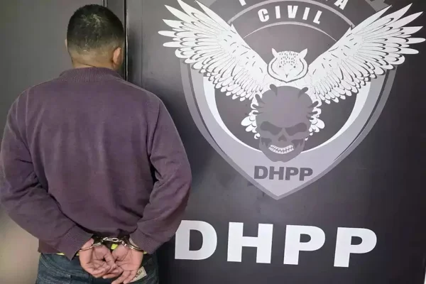 “Smyth”: matador de facção é preso ao tentar se esconder em telhado