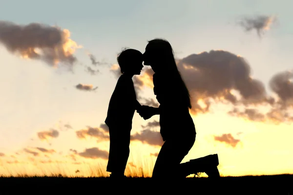 O dia das mães chegou. Para você o que é ser mãe?