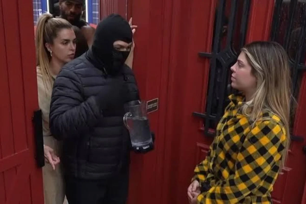 A produção precisou intervir na treta entre Ana Bruna Avila e Monica Fonseca A produção precisou intervir na treta entre Ana Bruna Avila e Monica Fonseca