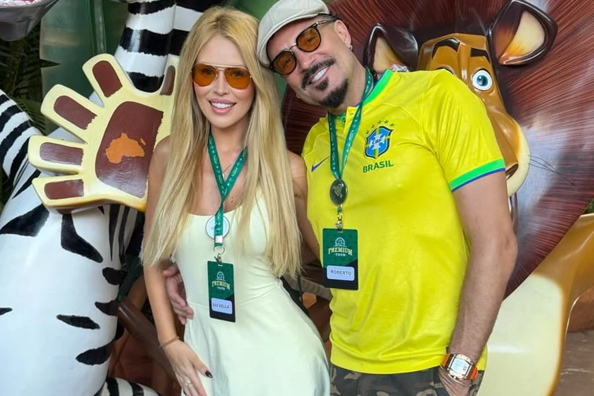 Latino e Raffa Rarbbie posam sorridentes para as redes sociais Latino e Raffa Rarbbie posam sorridentes para as redes sociais