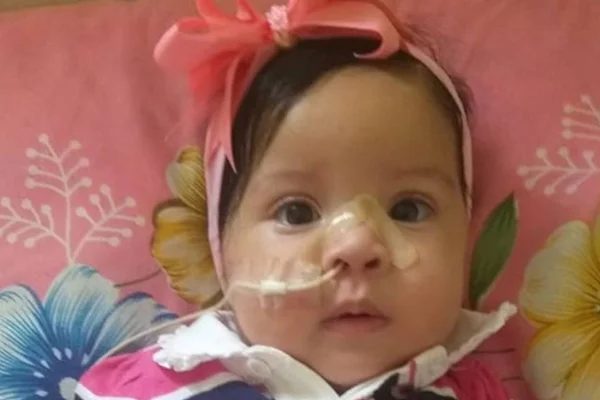 Bebê com AME para de respirar em casa e é reanimada no Hospital da Criança
