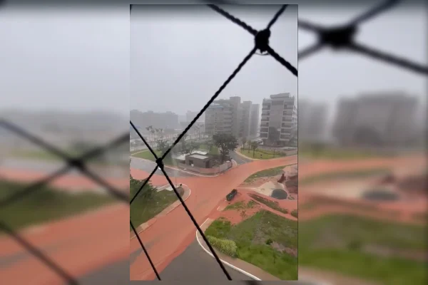 Chuva forte provoca alagamentos no Noroeste