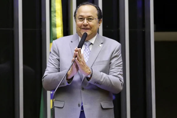 Cidades contratam firma familiar de Silas Câmara após receber emendas - destaque galeria Cidades contratam firma familiar de Silas Câmara após receber emendas - destaque galeria