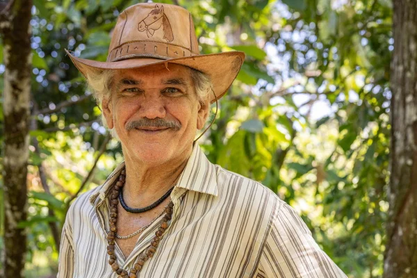 Jackson Antunes recebe órgão da esposa e passa por transplante