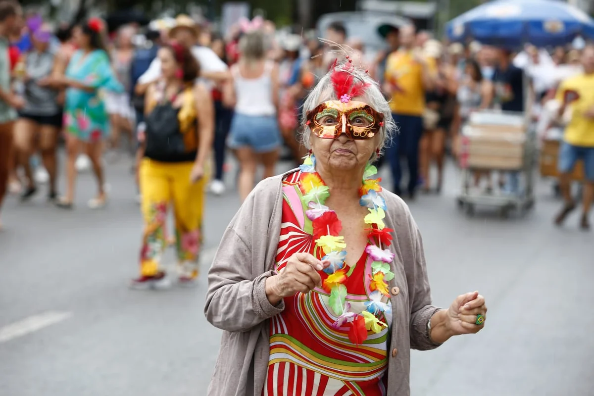 Waldelita Cunha, 85 anos, professora aposentada, ama carnaval e já foi rainha da bateria no interior da Bahia Waldelita Cunha, 85 anos, professora aposentada, ama carnaval e já foi rainha da bateria no interior da Bahia