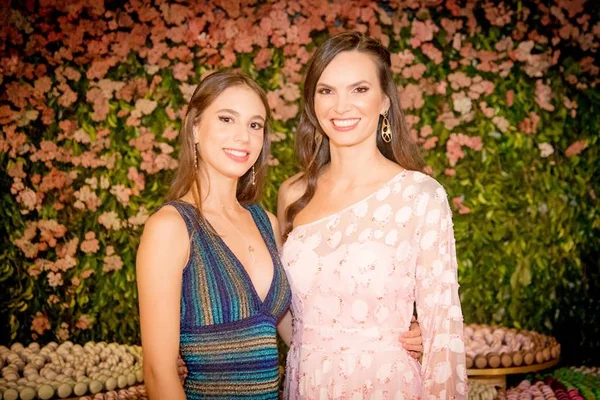 Família Bettiol celebra 15 anos da linda Isabela com festa em hotel