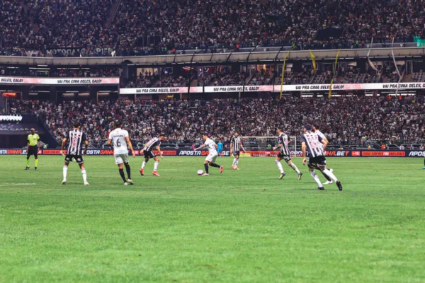 imagem colorida de Grêmio e Atlético-MG - Metrópoles