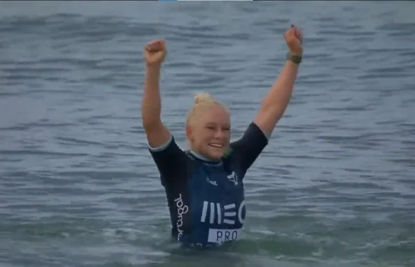 Tatiane Weston-Webb é campeã de etapa no WSL