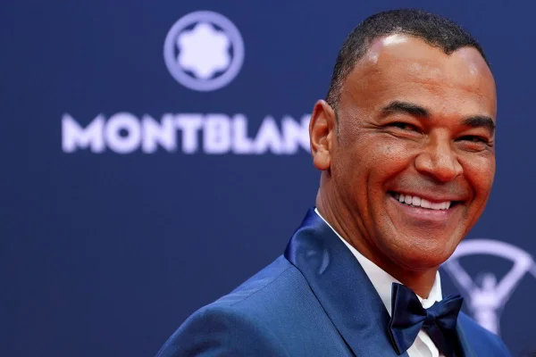 Imagem de Cafú no tapete vermelho do Prêmio Laureus 2025