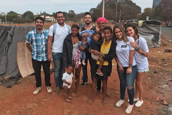 DF: grupo cria vaquinha para dar festa junina a moradores de rua