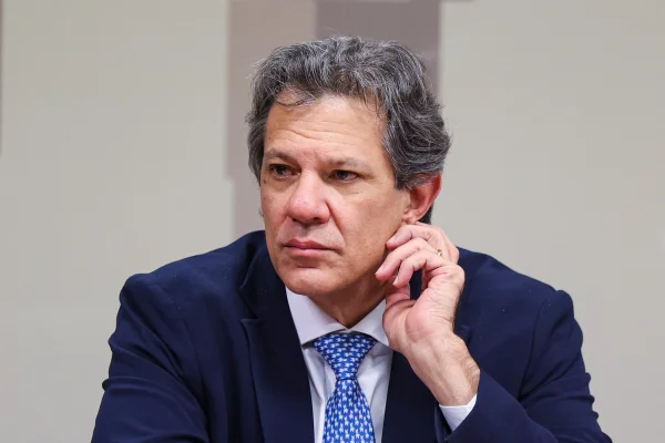 Ministro da Fazenda, Fernando Haddad, é ouvido pela comissão mista que analisa a Medida Provisória (MP) 1303 25, que tributa aplicações financeiras e ativos virtuais Metropoles