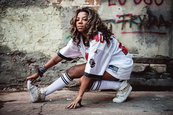 Ludmilla e Anitta cantam no Baile da Favorita