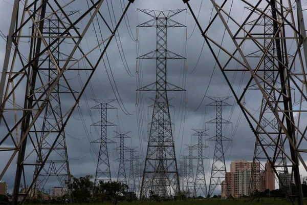 Eletrobras vai recorrer à decisão sobre devolução a consumidor