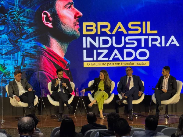 Especialistas debatem o futuro da indústria brasileira