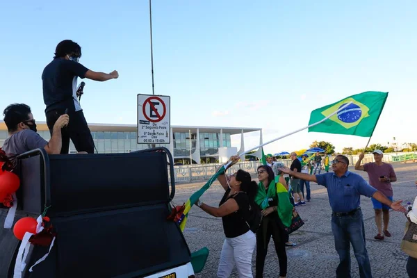 Ato do MBL ironiza Bolsonaro e Centrão: leia a “carta de amor” do grupo
