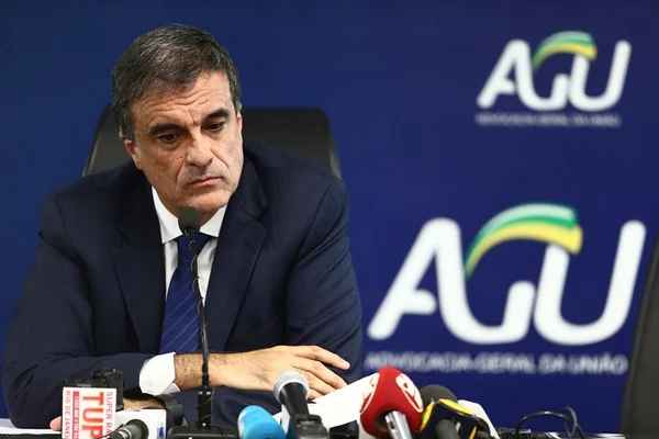 AGU entra com recurso na Câmara para anular sessão do impeachment