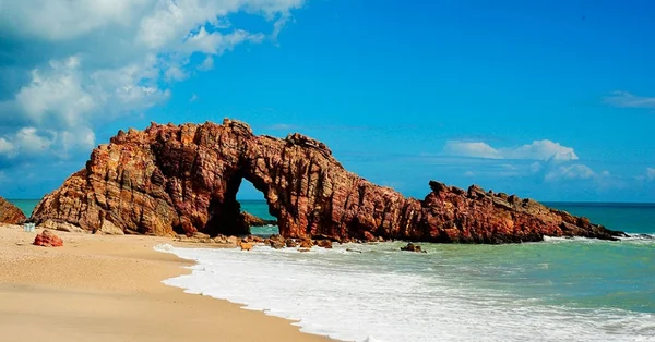 pedra na praia de jericoacoara