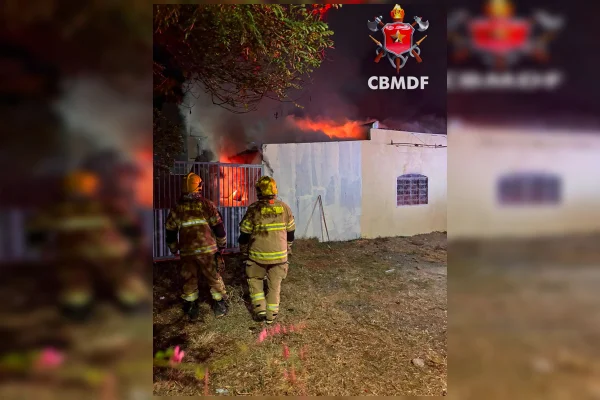 Bombeiros do DF combatem dois incêndios em prédios comerciais em 3h - destaque galeria Bombeiros do DF combatem dois incêndios em prédios comerciais em 3h - destaque galeria