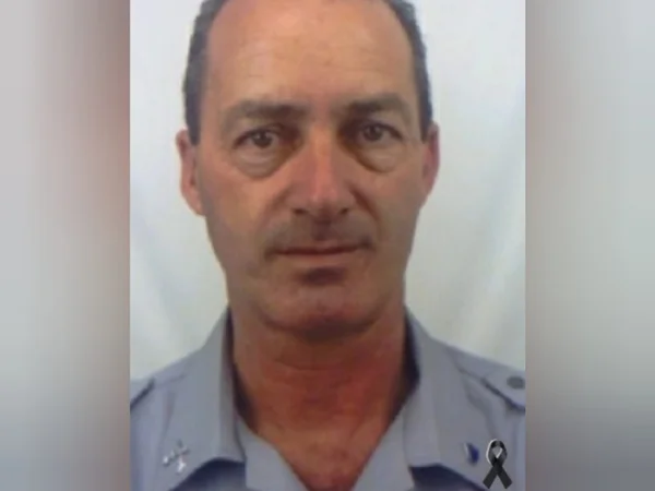 Imagem colorida de homem de meia idade branco fardado com uniforme da PM - Metrópoles