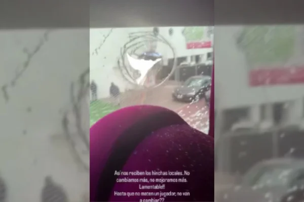 Vídeo: ônibus do Lanús é apedrejado antes de jogo pela Sul-Americana