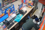 Criminosos roubaram ao menos 25 unidades da mesma rede de mercados em SP