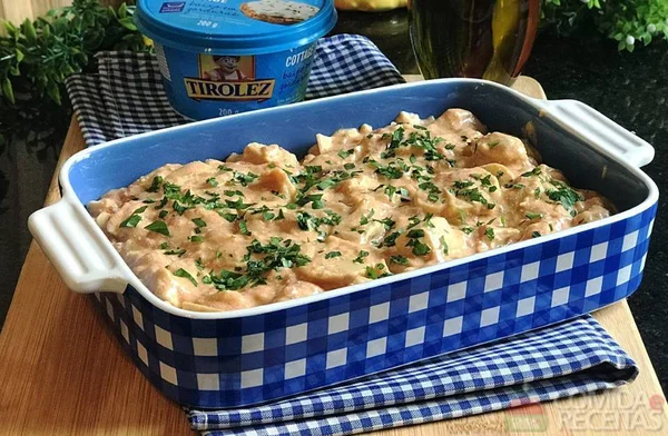 Fácil e saudável: aprenda a receita do estrogonofe de frango fit