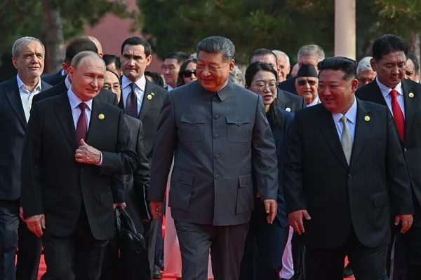 Imagem colorida do presidente da Rússia, presidente da China e o presidente da Coreia do Norte