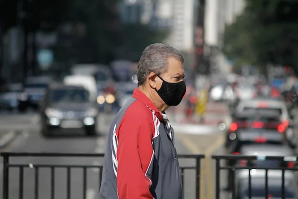 Covid volta a ser principal causa de síndrome respiratória grave