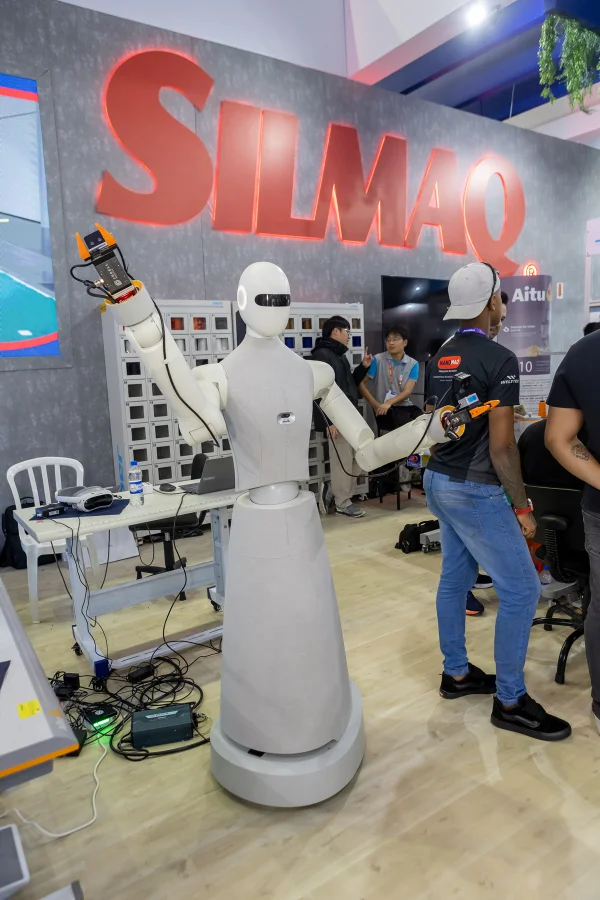 Robô costureiro usa IA para manipular tecidos de forma autônoma - destaque galeria