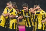 AEK Athenas despachou o Levski Sofia nos playoffs da Champions League