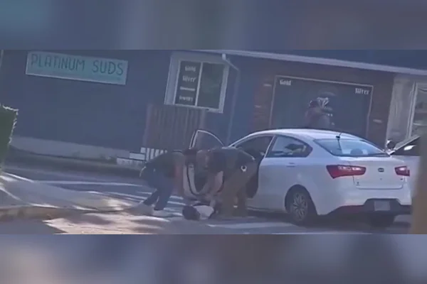 Imagem colorida, Vídeo mostra ação do ICE que terminou com morte de imigrante nos EUA - Metrópoles