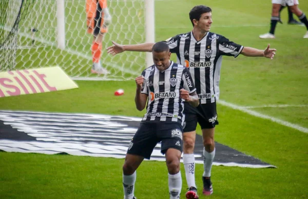 São Paulo perde para o Atlético e segue sem vencer no Brasileiro