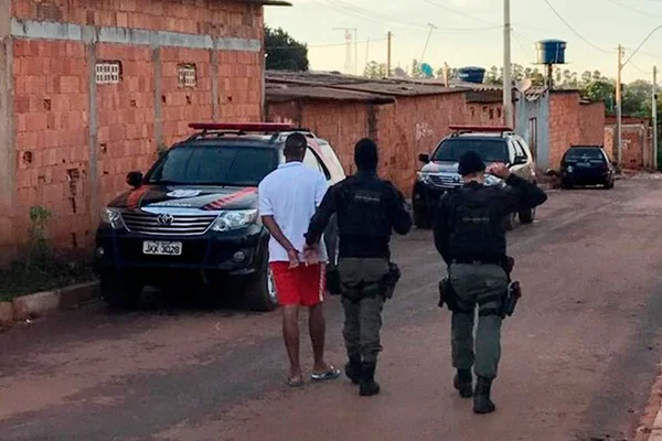Em ação contra o tráfico, usuários tentam comprar drogas de policiais