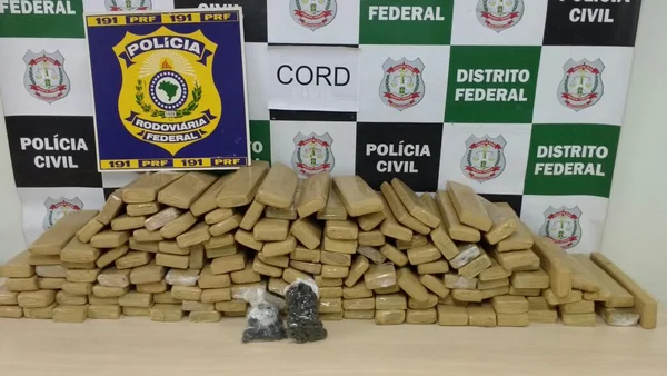 Polícia prende quatro homens em Ceilândia com 140kg de maconha