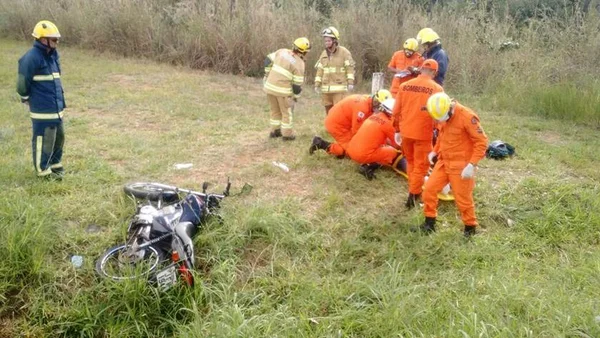 Bombeiros têm dia movimentado após vários acidentes de trânsito no DF