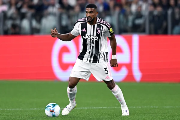 Foto colorida de Bremer, zagueiro da Juventus - Metrópoles