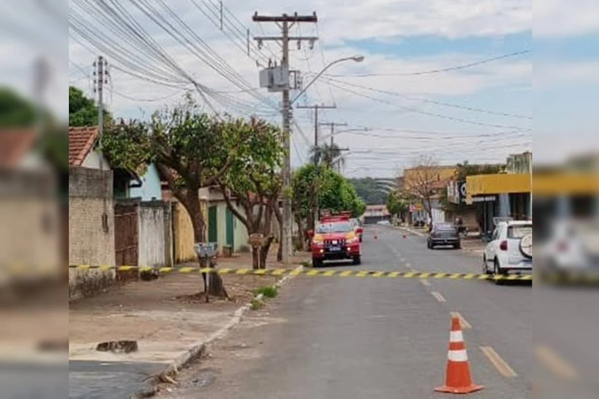 Rua foi isolada para preservar a segurança dos moraodres da região Rua foi isolada para preservar a segurança dos moraodres da região