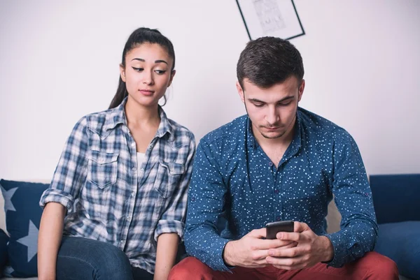 “WhatsApp é grande vilão em casos de traição”, diz detetive particular