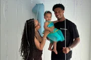 Janine Carvalho com a filha e o marido, o jogador Kevin Pina
Janine Carvalho com a filha e o marido, o jogador Kevin Pina