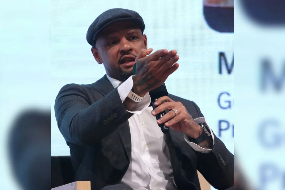 Ex-jogador se diz fã de Messi e vê o craque argentino como melhor da história do futebol. Ex-jogador se diz fã de Messi e vê o craque argentino como melhor da história do futebol.