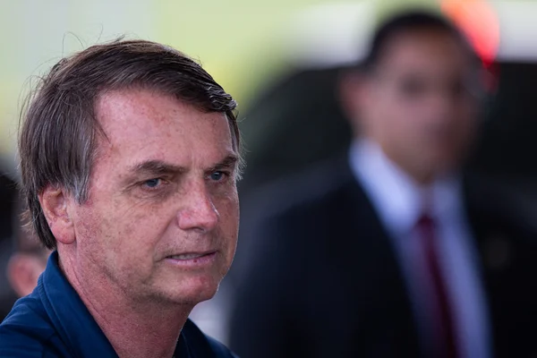 Bolsonaro veta projeto que obriga SUS a garantir sangue e remédio
