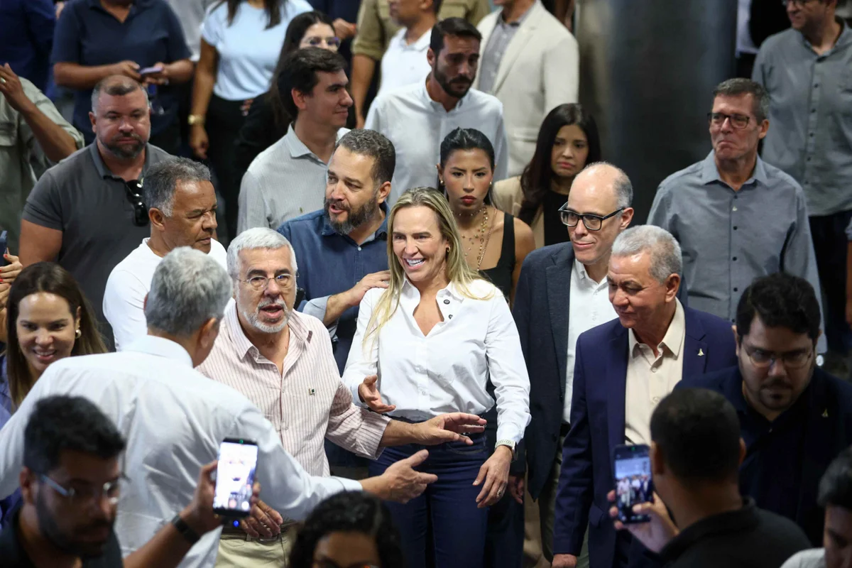 Celina Leão visita Centrad junto com servidores e secretários Celina Leão visita Centrad junto com servidores e secretários